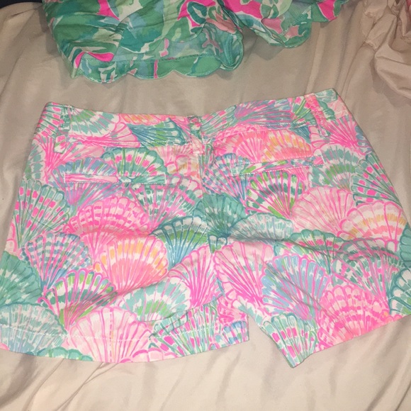 Lilly Pulitzer 5” Buttercup Callahan shorts - Picture 2 of 3